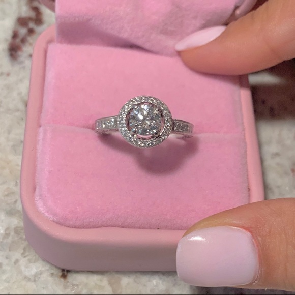 SOLD Diamond engagement ring - Picture 2 of 13